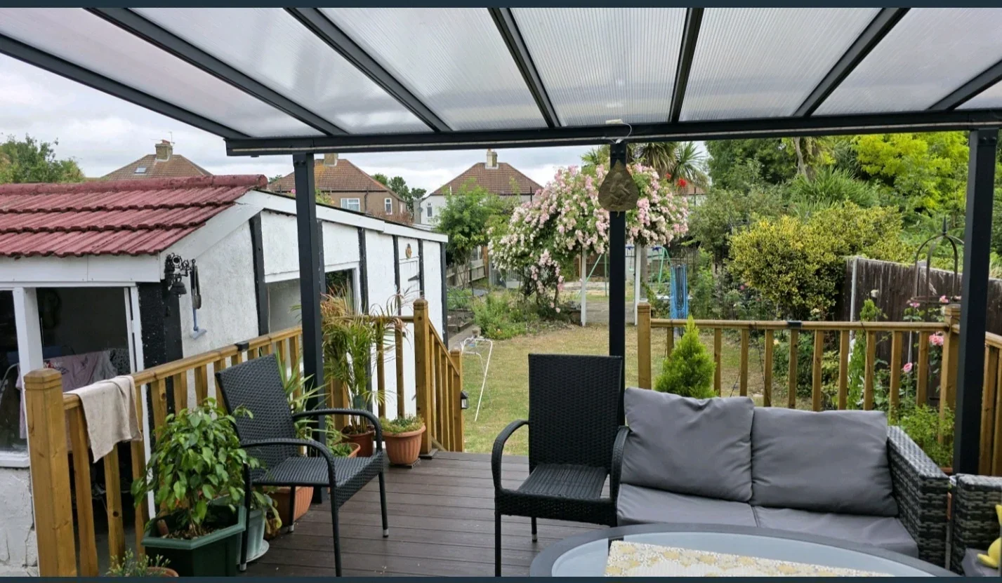 Room Exeter Road in Greater London