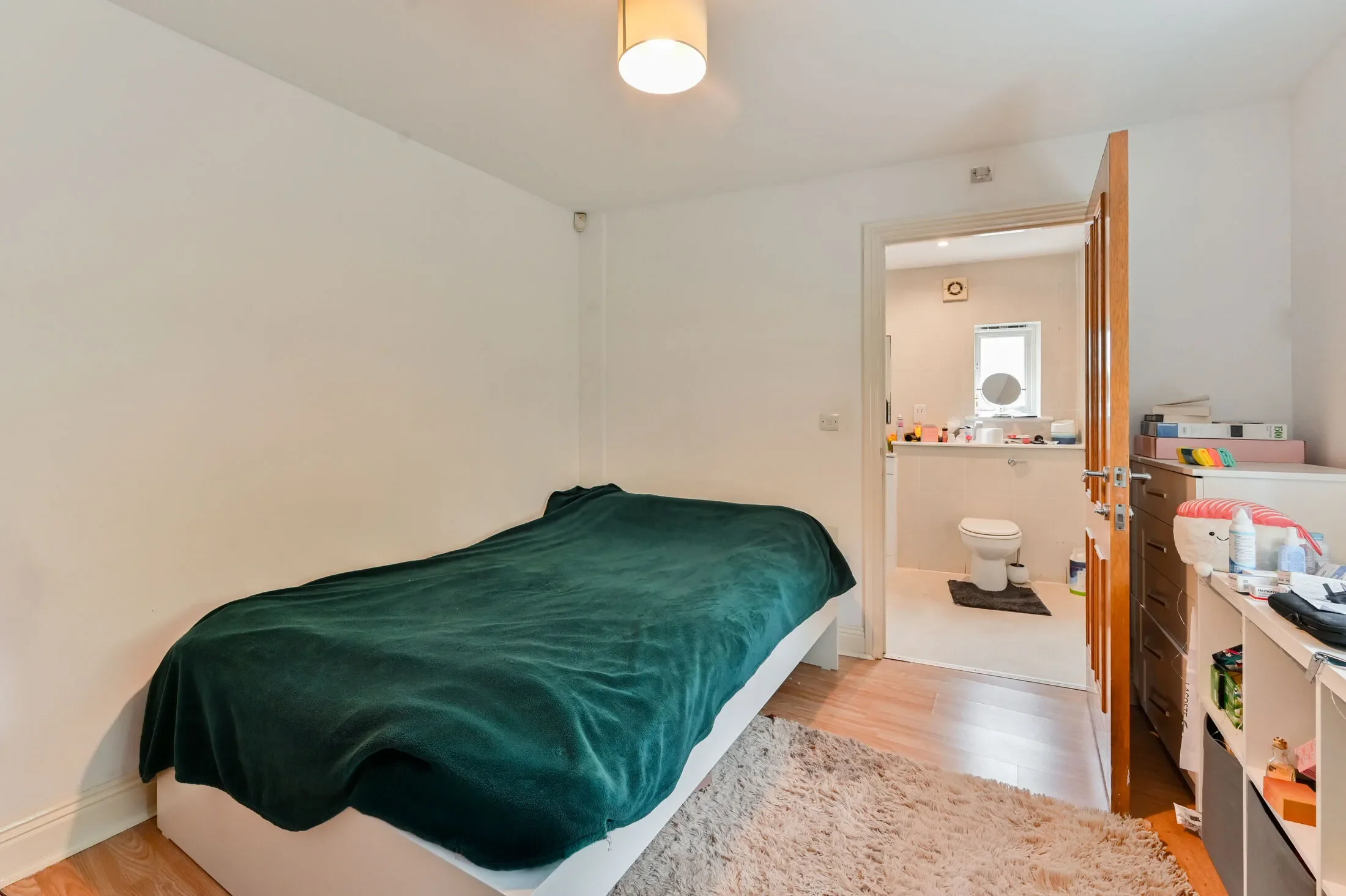 Flat Robsart Street in Greater London