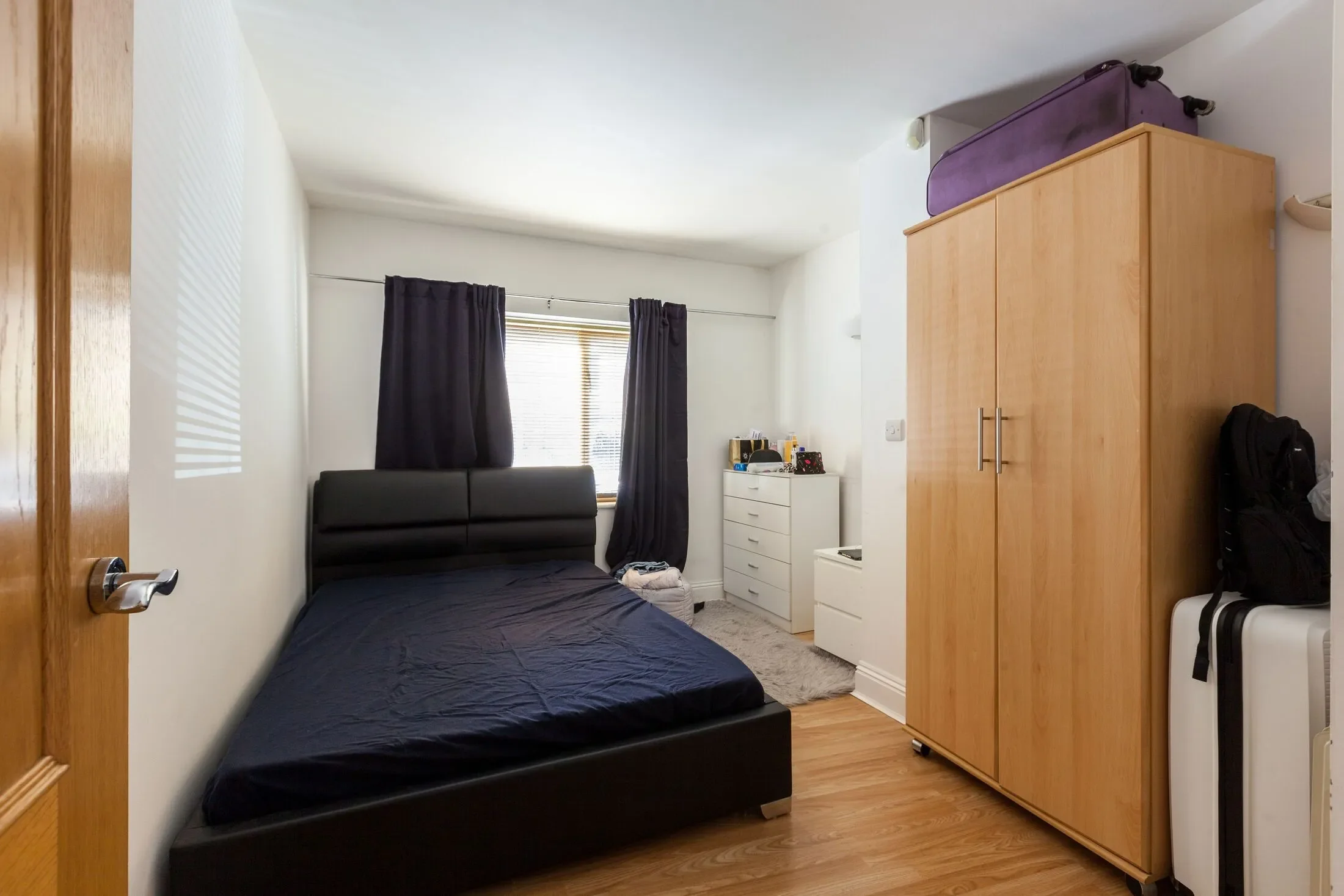 Flat Robsart Street in Greater London