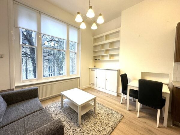 Flat Hazlitt Mews in Greater London