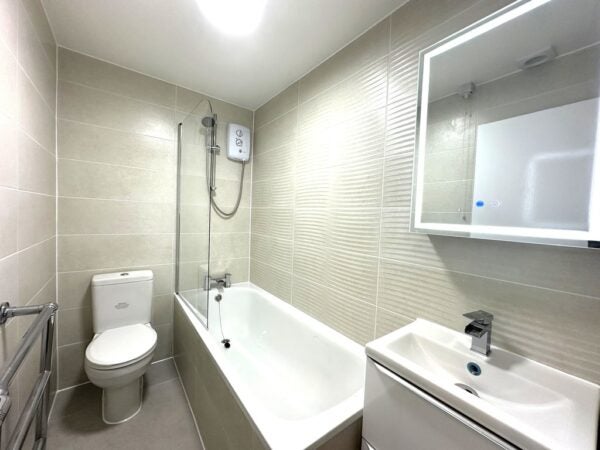 Flat Hazlitt Mews in Greater London