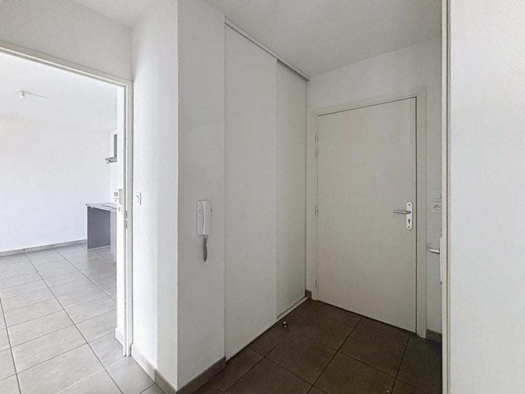 Flat Rue Charlotte Delbo in Toulouse