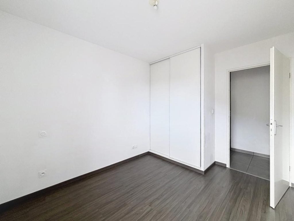 Flat Rue Charlotte Delbo in Toulouse
