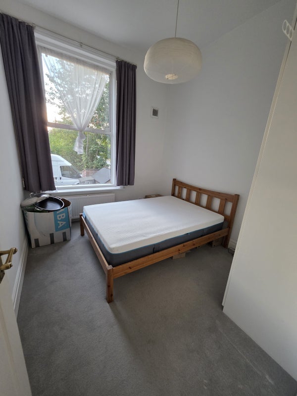 Room Gordon Road in Greater London