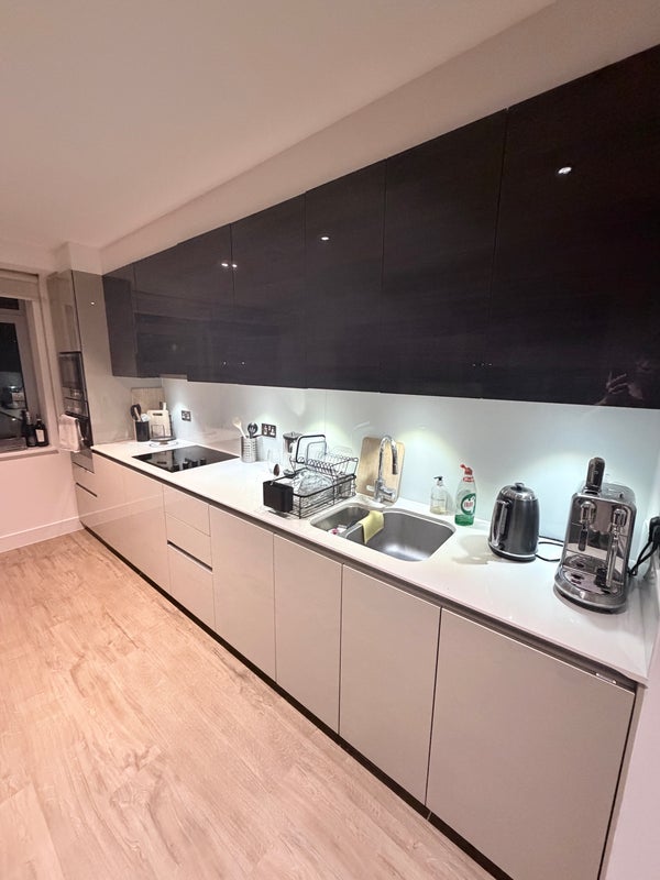 Room Barking Road in Greater London
