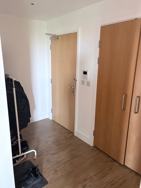 Room Barking Road in Greater London