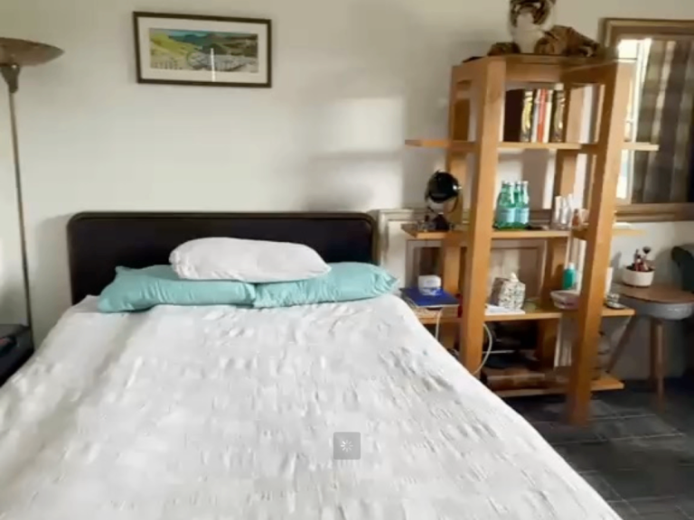 Room Bellsdyke Road in Larbert