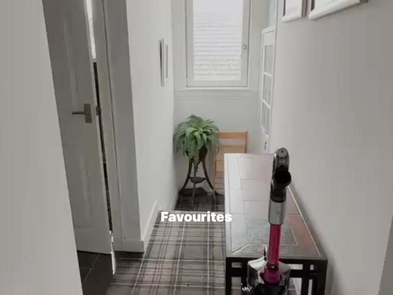 Room Bellsdyke Road in Larbert