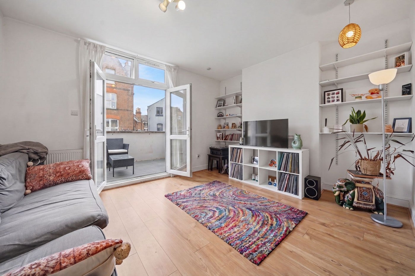 Flat Crouch Hill in Greater London