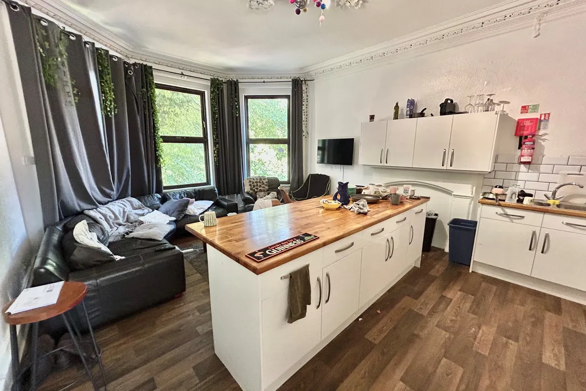 Room Forest Road West in Nottingham