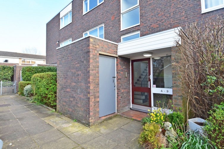Flat Ferrymoor in Greater London