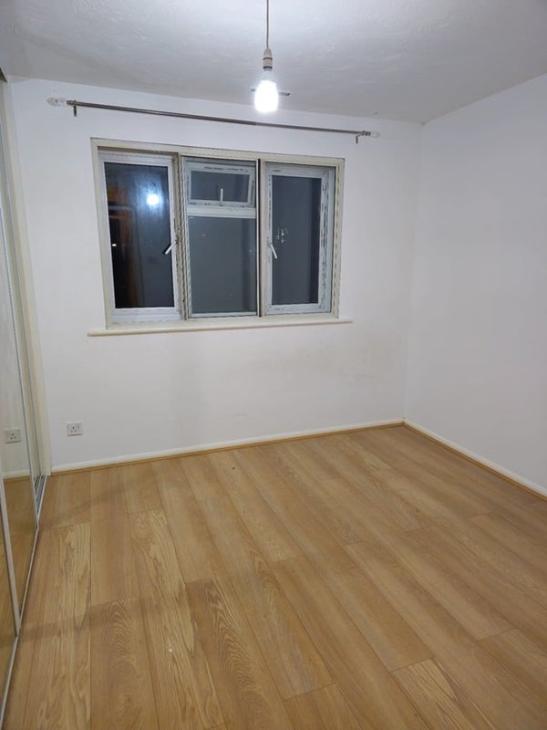 Flat Fernleigh Close in London