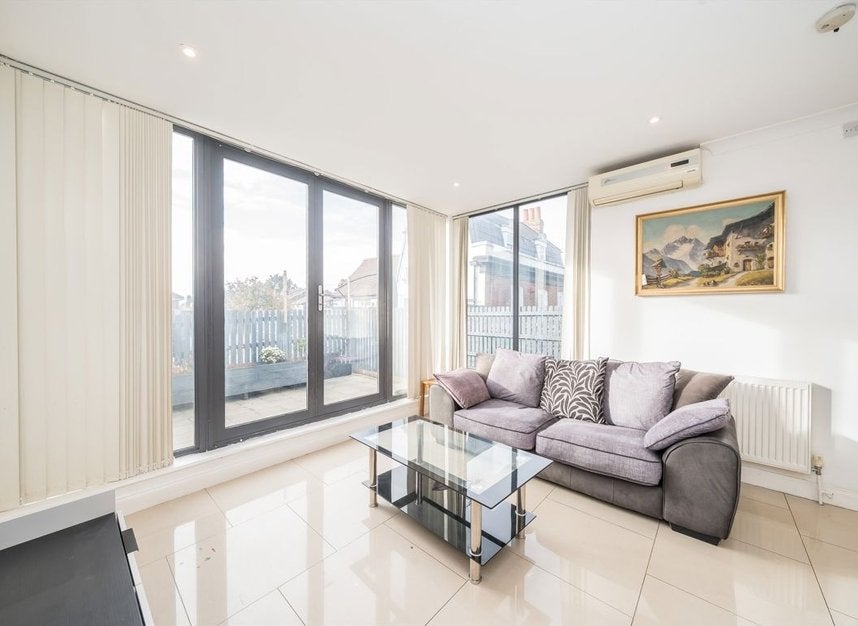 Flat South Street in Greater London