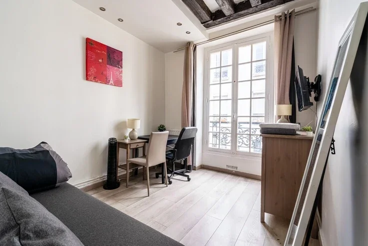 Flat Rue du Faubourg Saint-Antoine in Paris