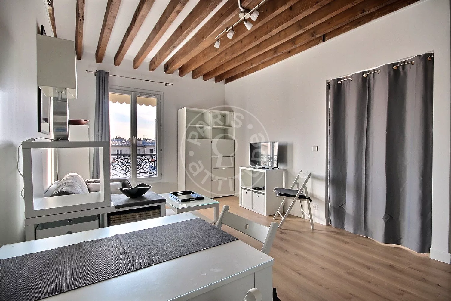 Flat Rue Jean-Baptiste Pigalle in Paris