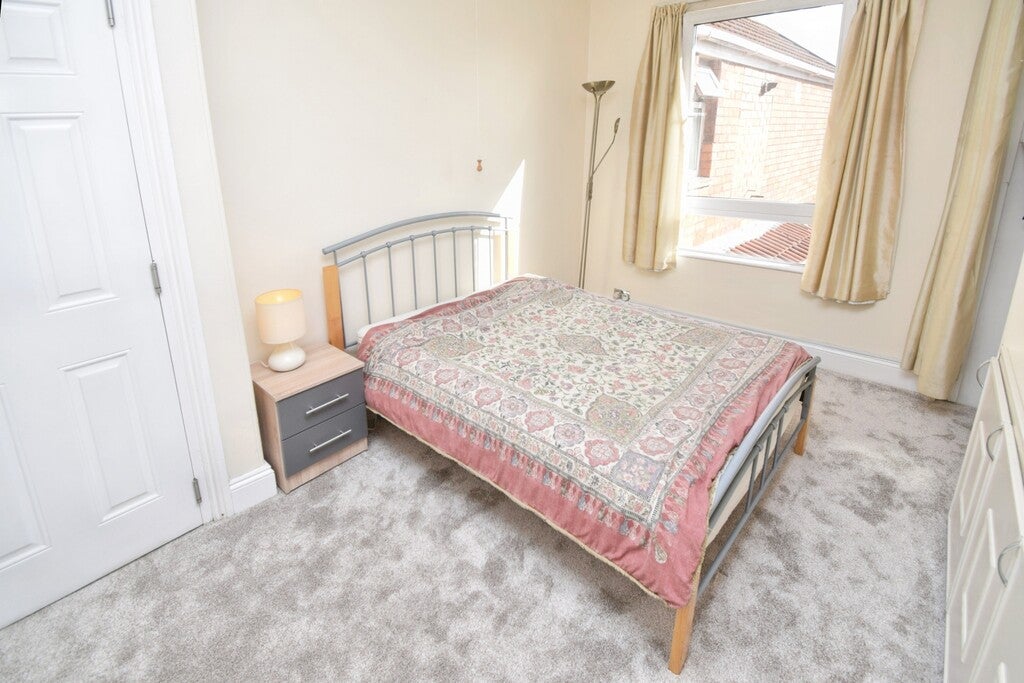 Room Hamp Ward in Bridgwater