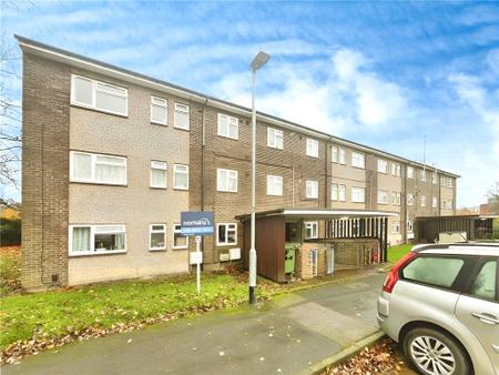 Flat Perry Oaks in Bracknell
