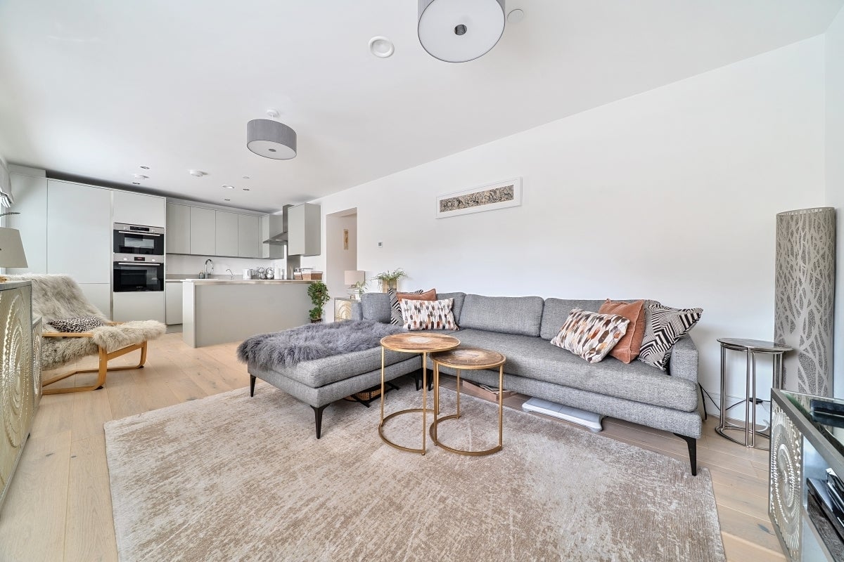 Flat Lansdown Road in Cheltenham