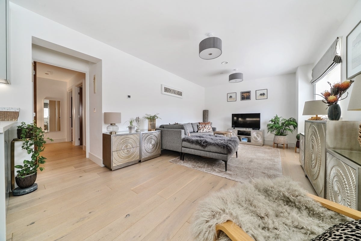 Flat Lansdown Road in Cheltenham