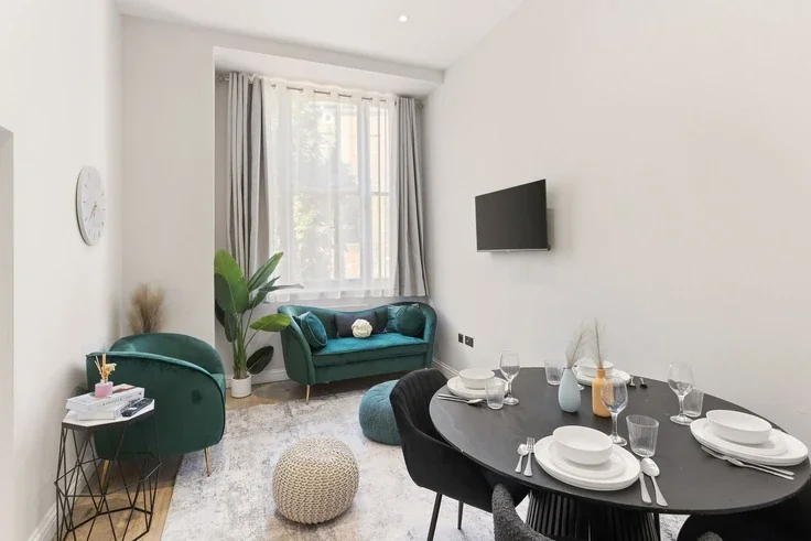 Flat Queen's Road in Greater London