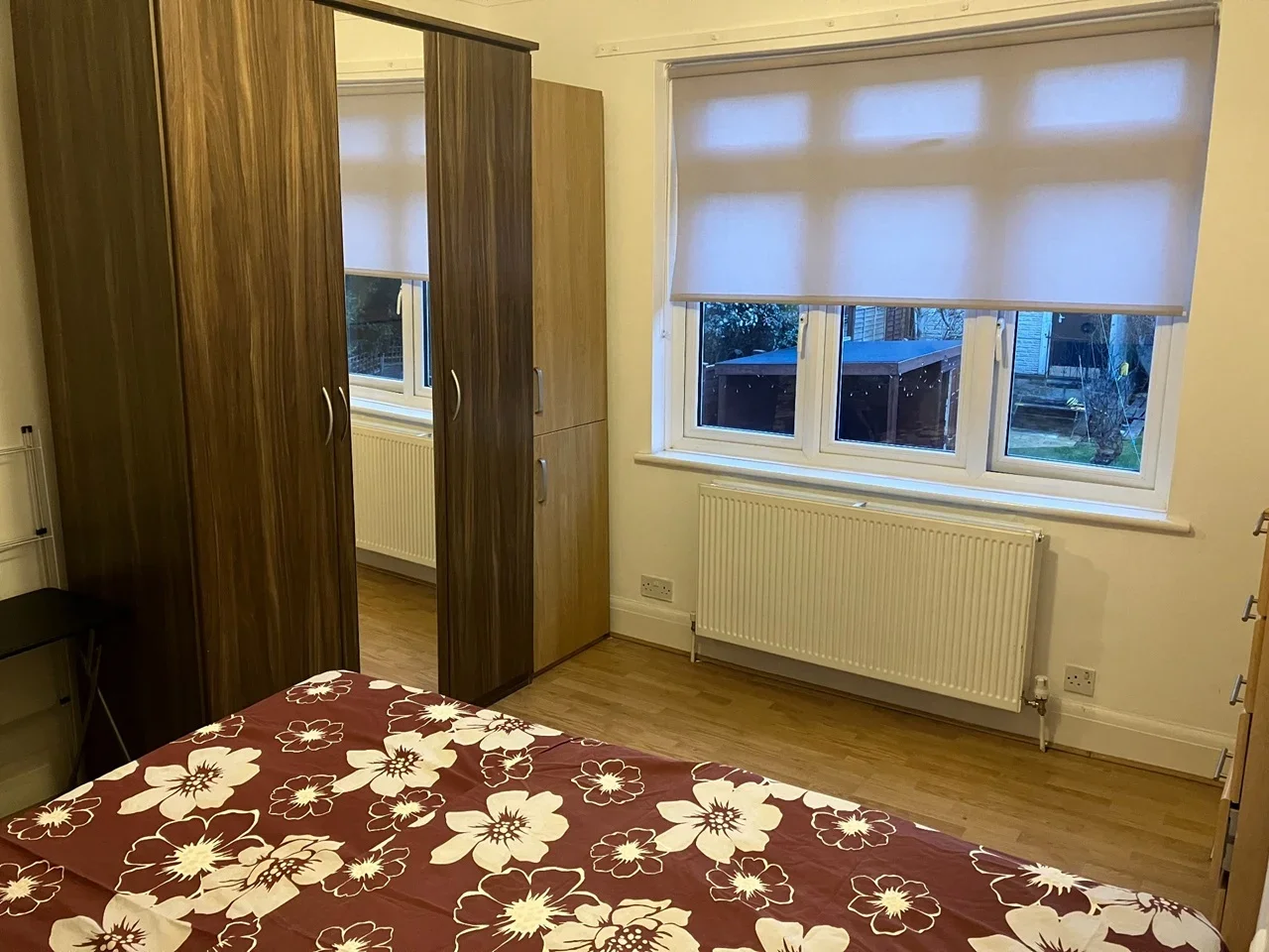 Room Valley Road in Greater London