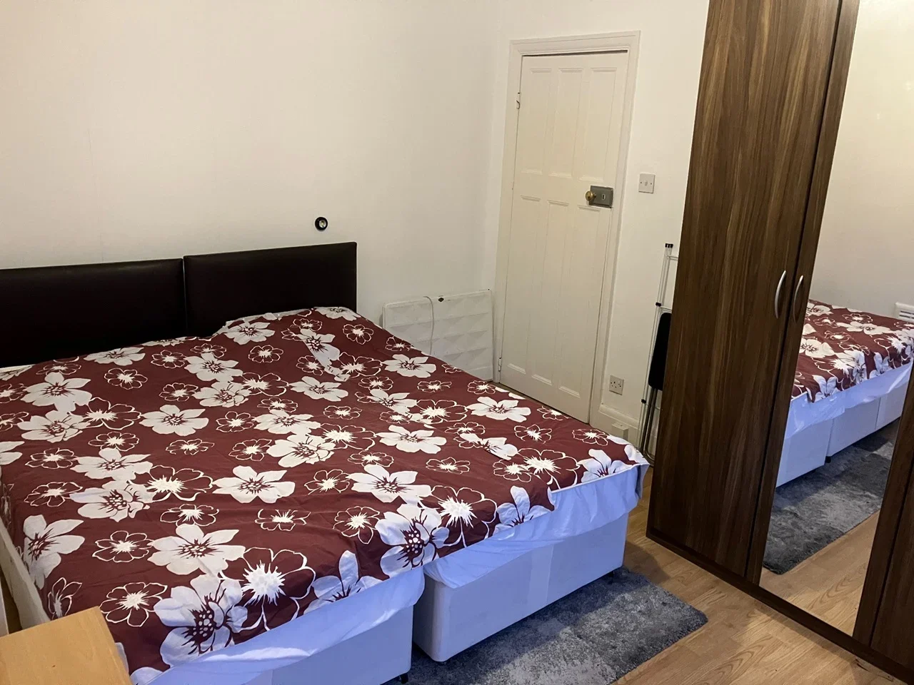 Room Valley Road in Greater London