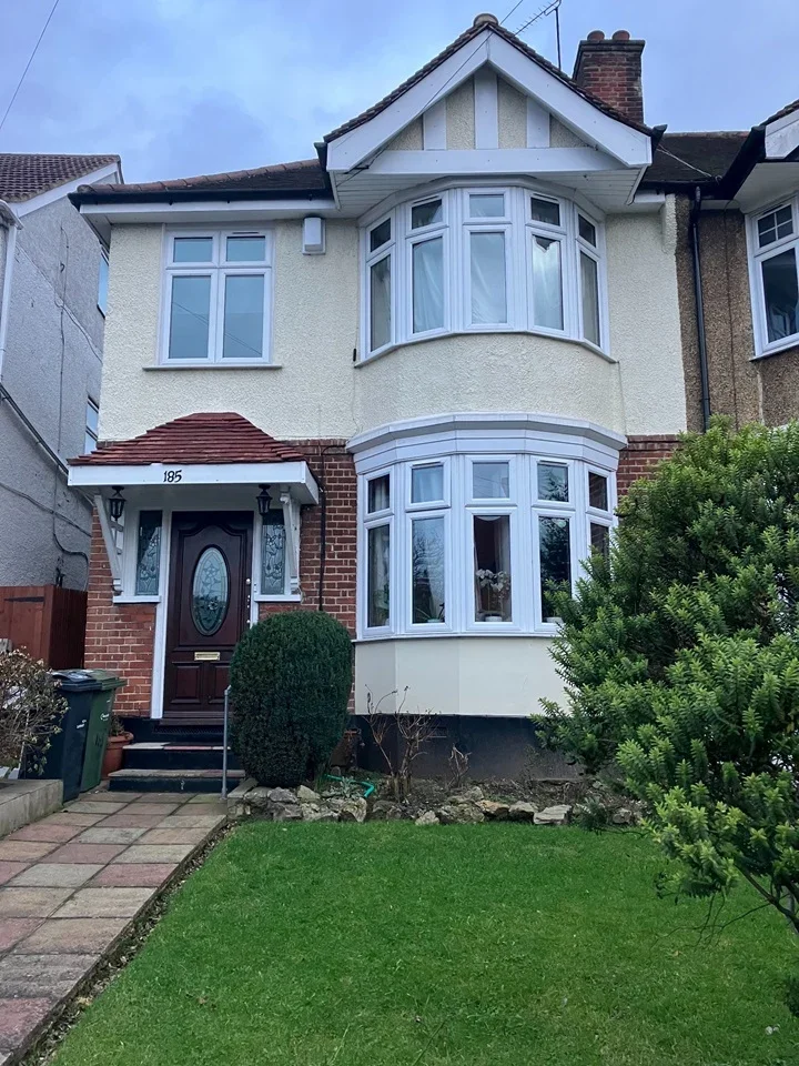 Room Valley Road in Greater London