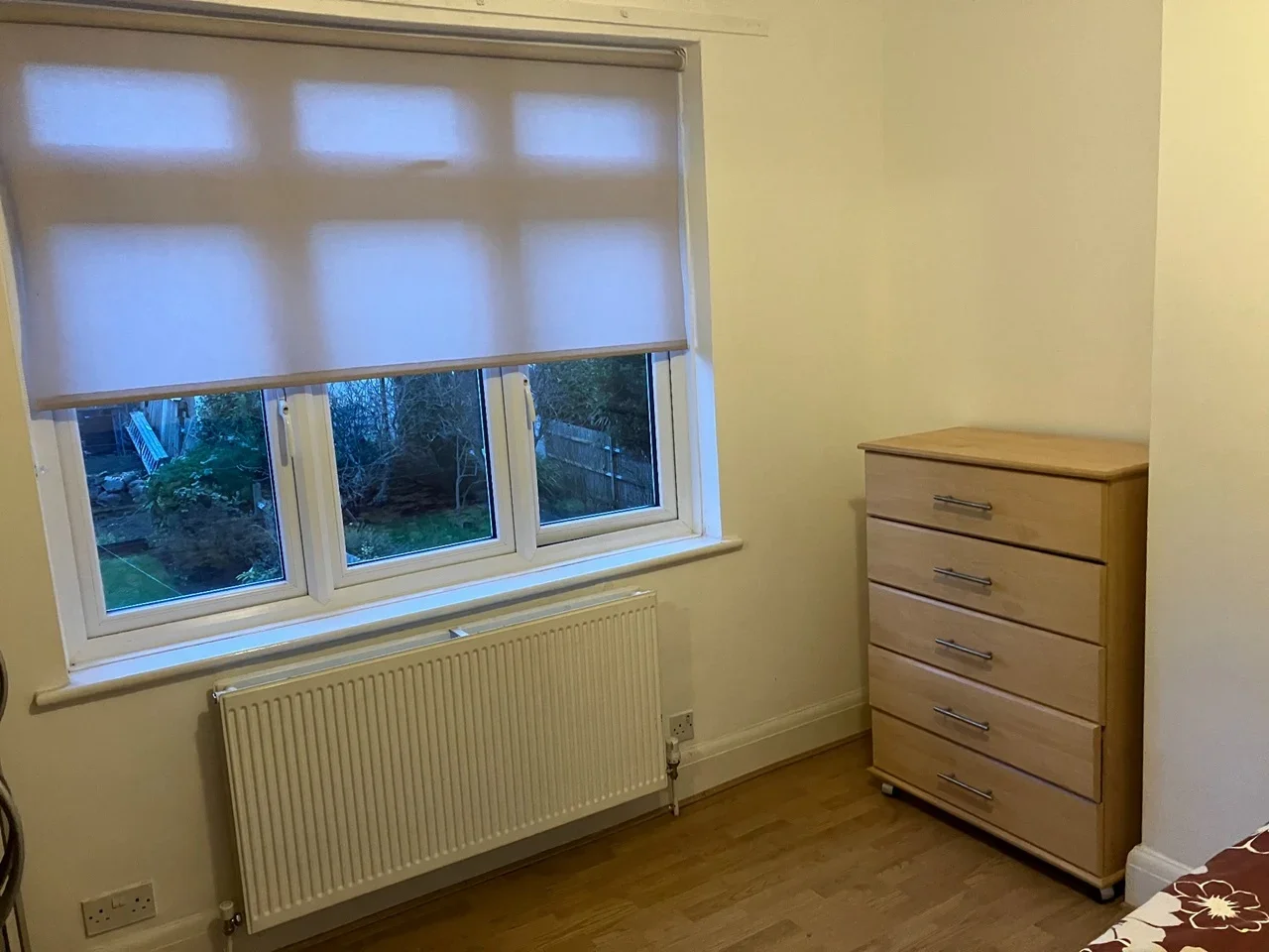 Room Valley Road in Greater London