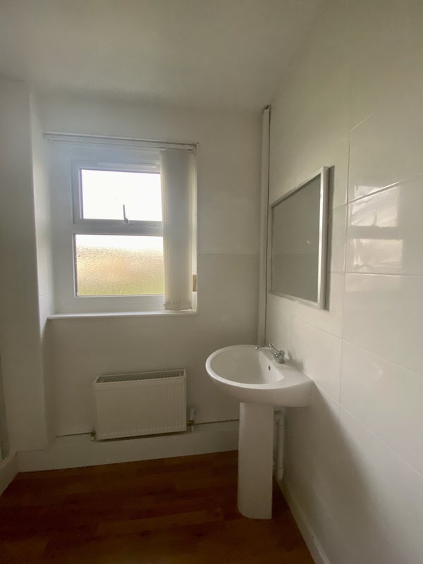 Room Thimbler Road in Coventry