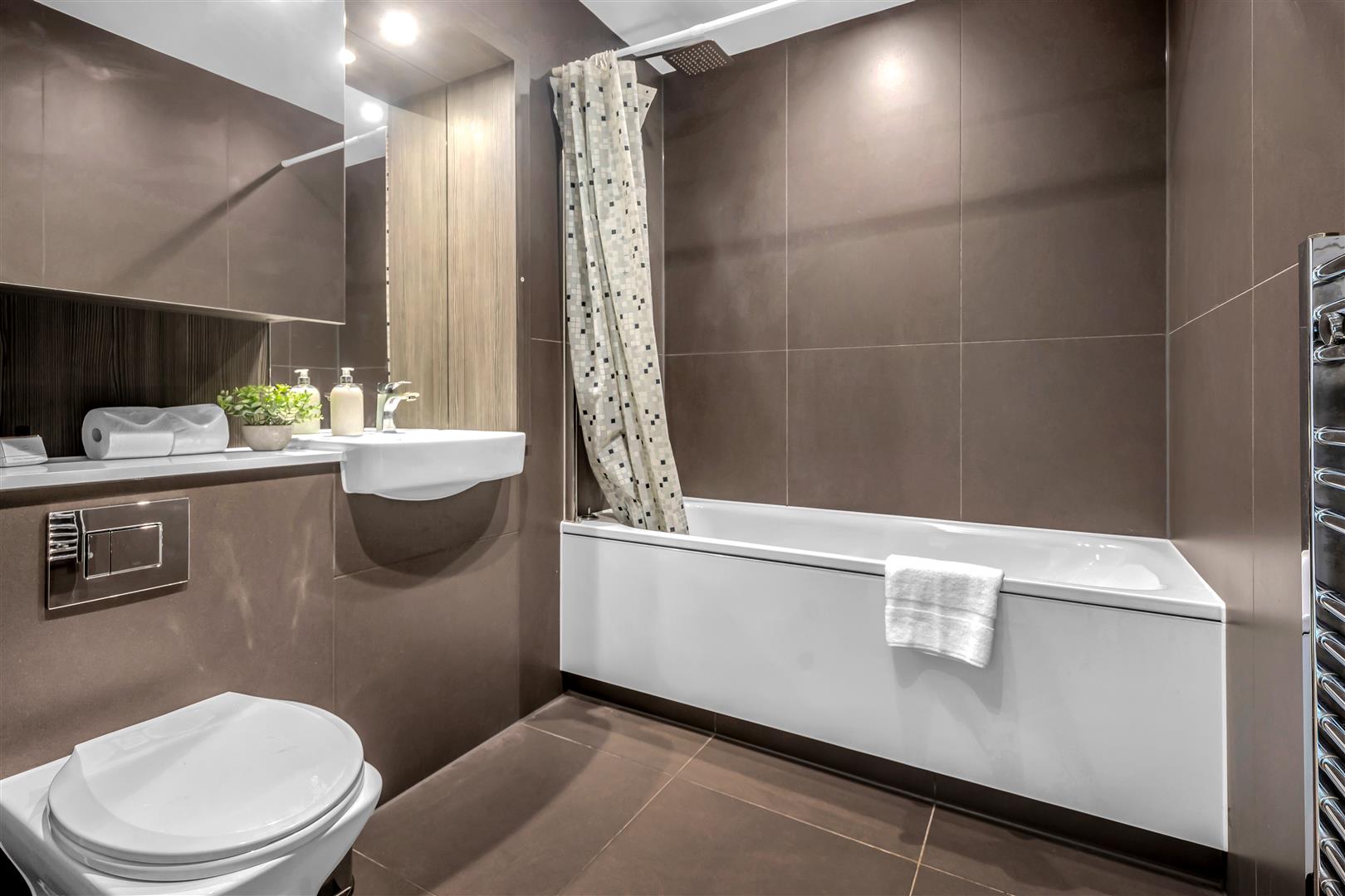Flat Lampton Road in Greater London