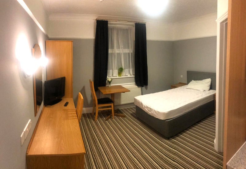 Room Wimborne Road in Poole