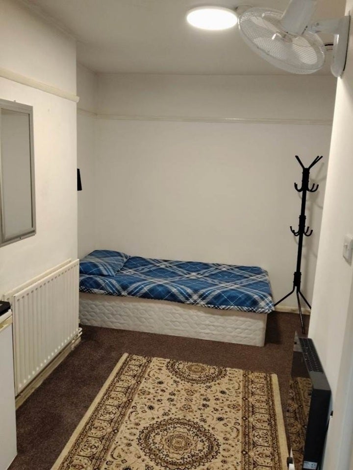 Room Stanwell Road in Greater London