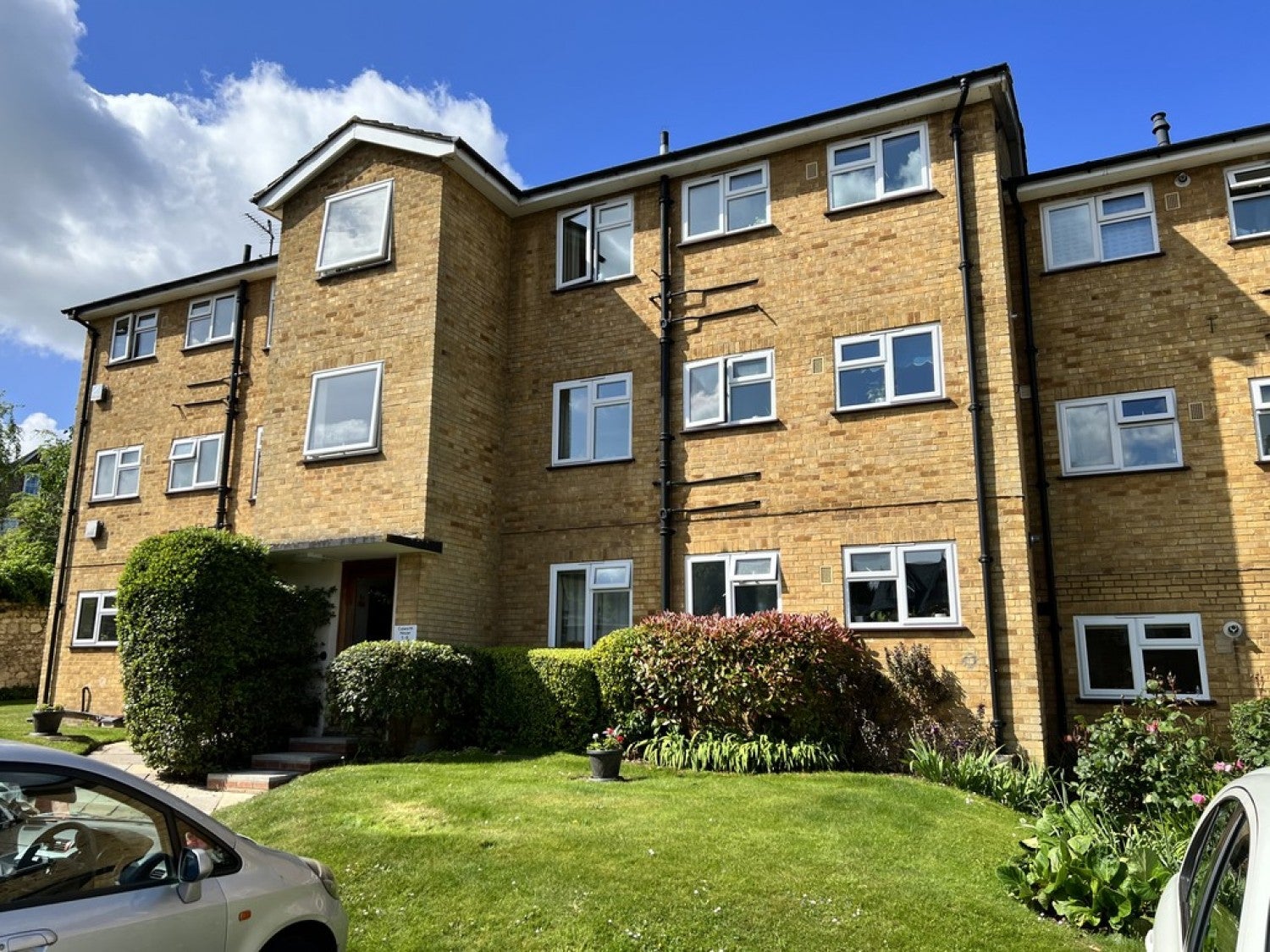 Flat Epsom Road in Guildford