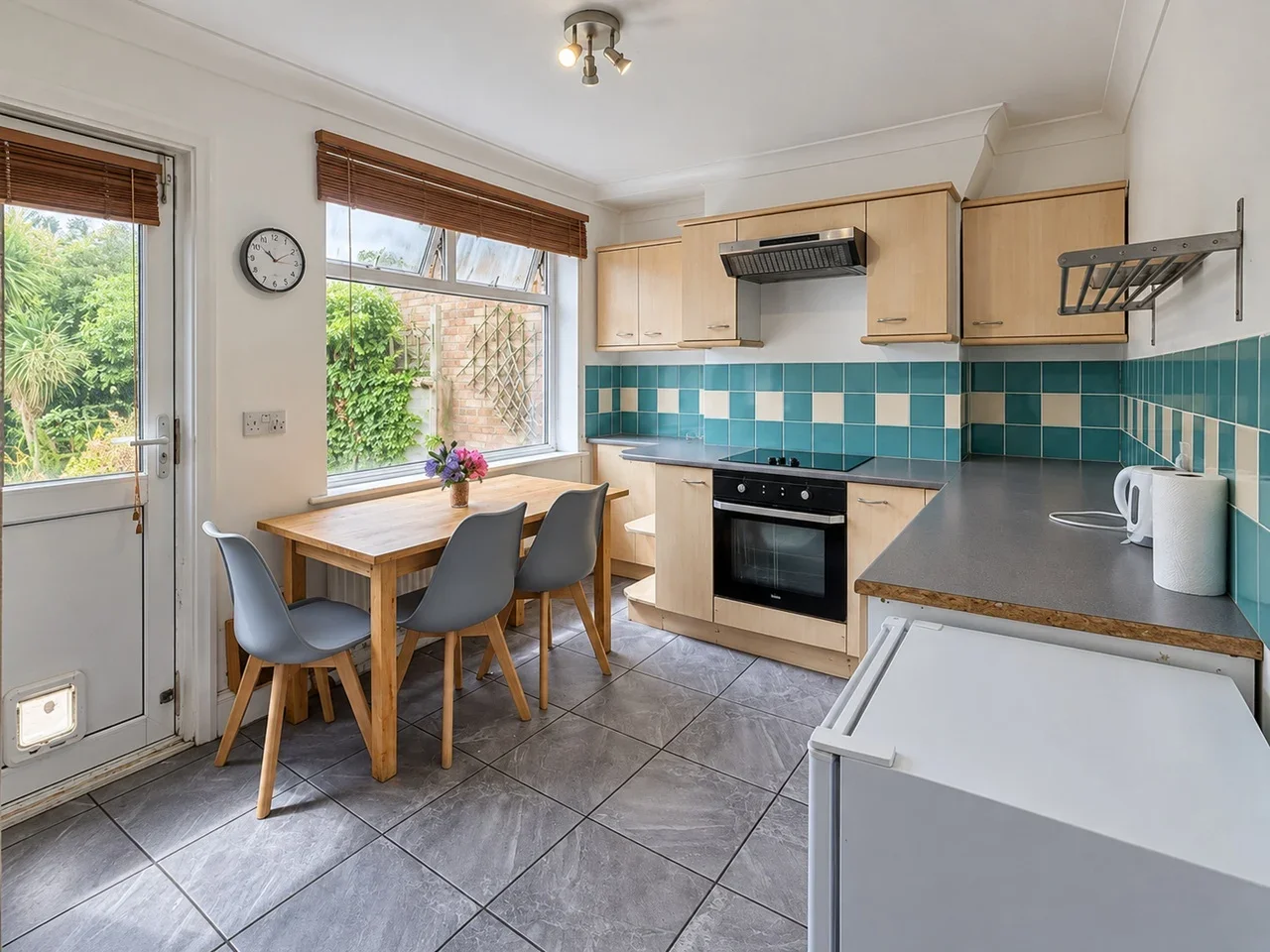 House Hanover Avenue in Greater London