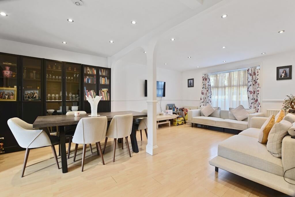 Room Chicheley Gardens in Greater London