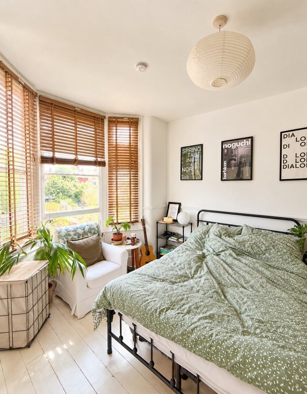Room Hartley Road in Greater London