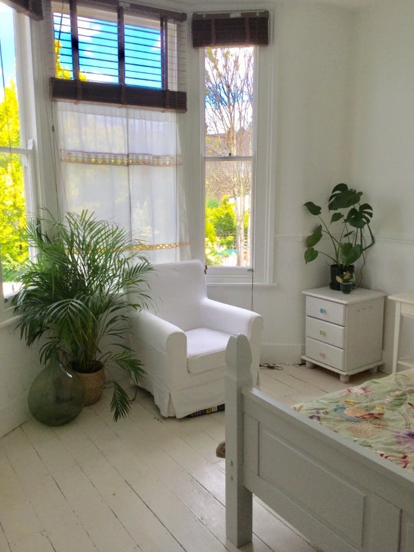 Room Hartley Road in Greater London