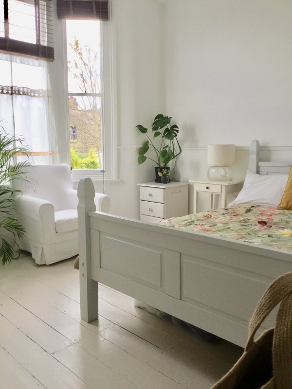 Room Hartley Road in Greater London