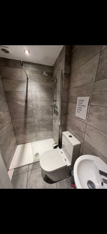 Room Rendcombe Green in Liverpool