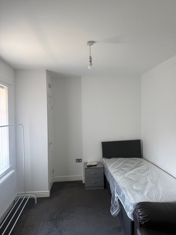 Room Rendcombe Green in Liverpool