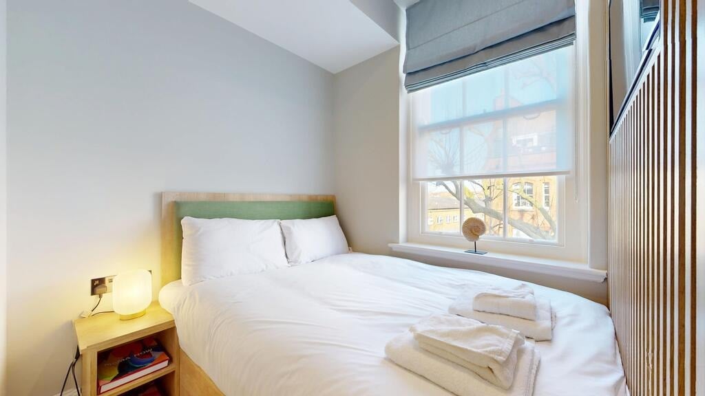 Flat Draycott Avenue in Greater London
