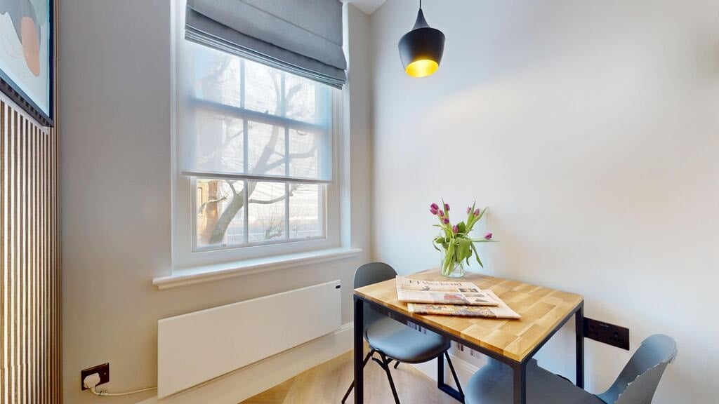 Flat Draycott Avenue in Greater London