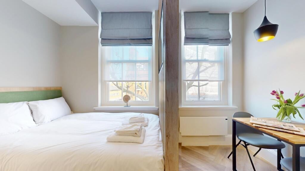 Flat Draycott Avenue in Greater London