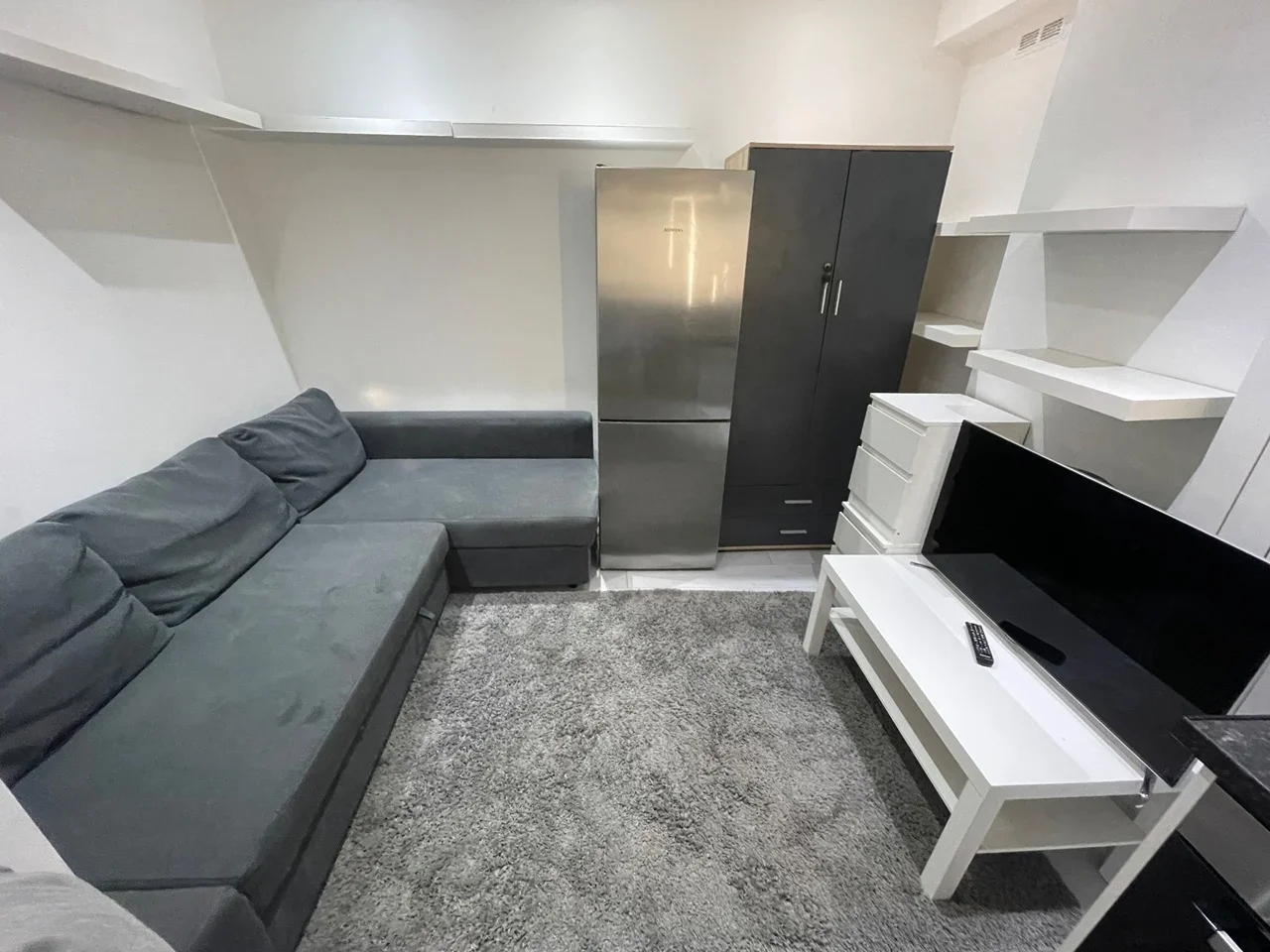 Flat Fernham Road in Greater London