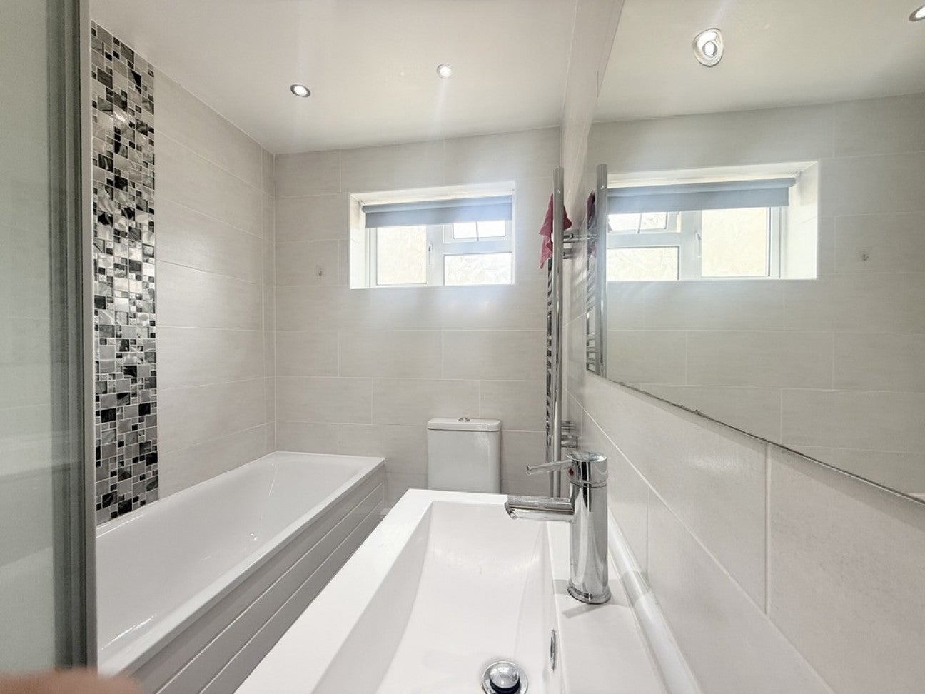 Flat Heaton Court in Cheshunt