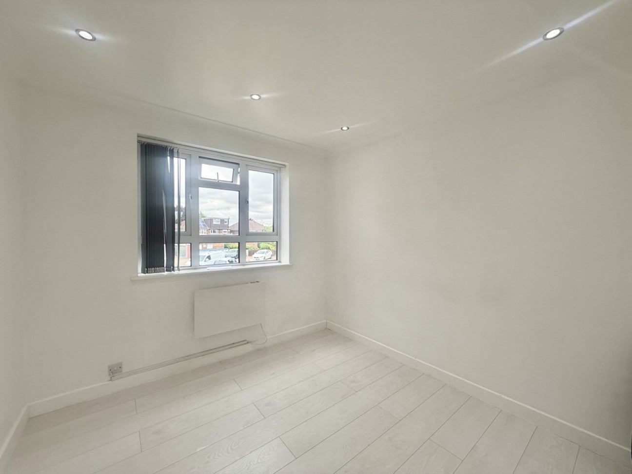 Flat Heaton Court in Cheshunt