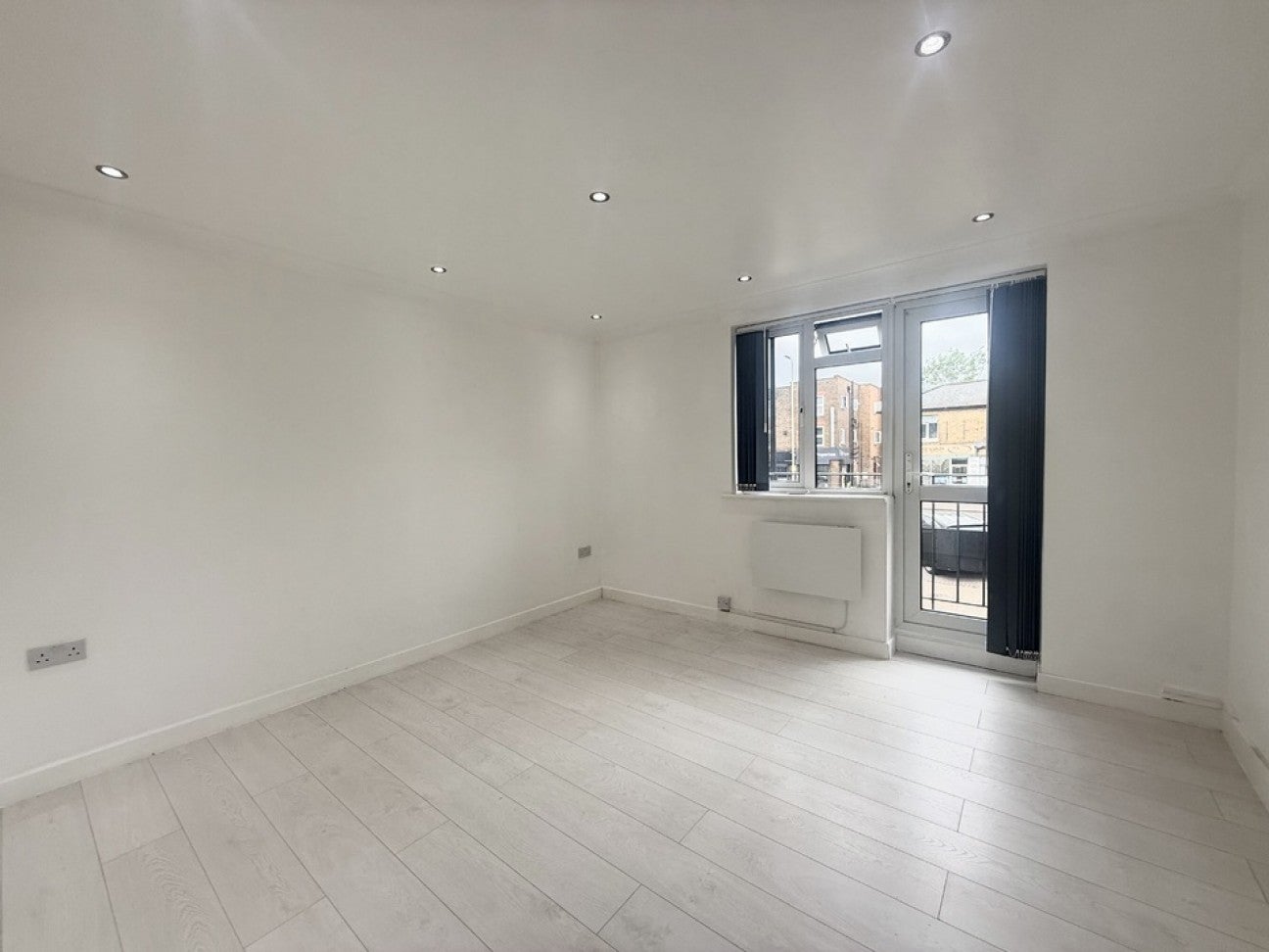 Flat Heaton Court in Cheshunt