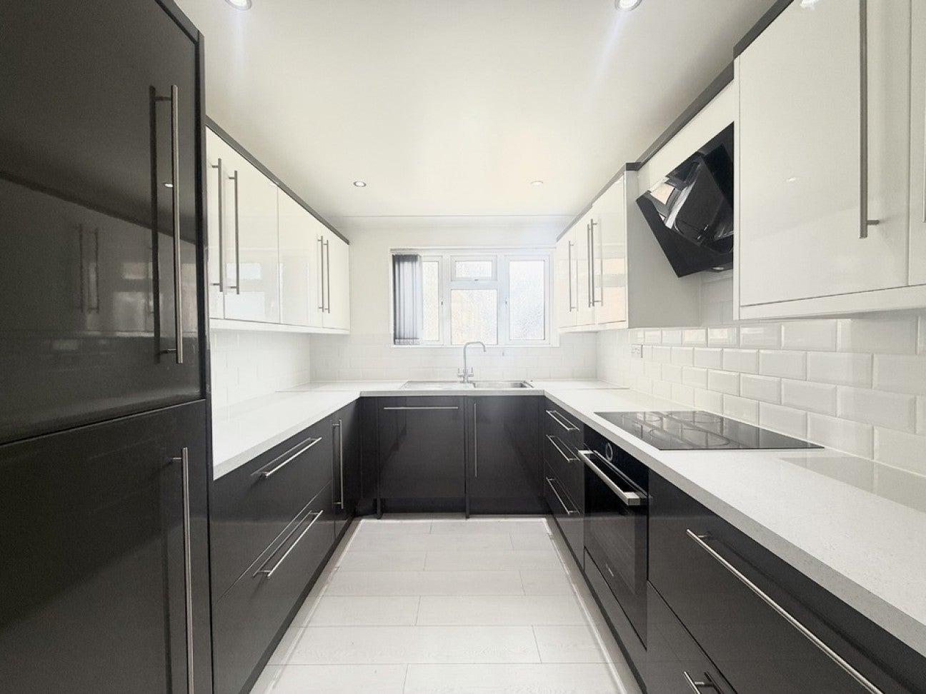 Flat Heaton Court in Cheshunt