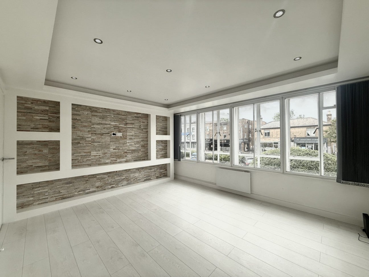 Flat Heaton Court in Cheshunt