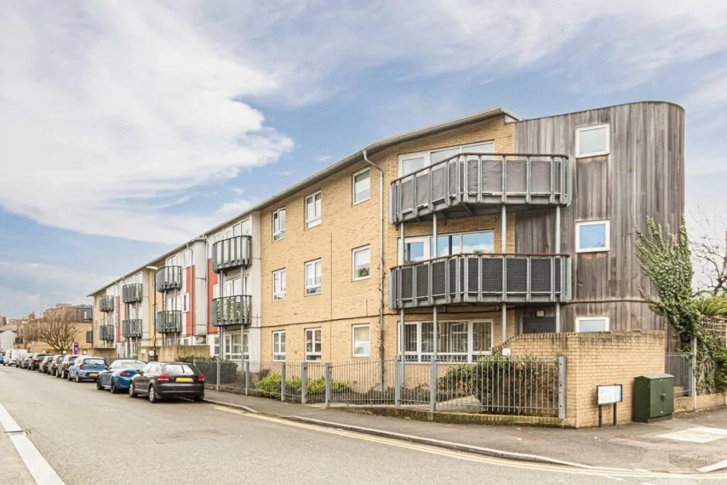 Flat Nelson Grove Road in Greater London